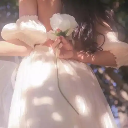 仙气满满的女生背景图