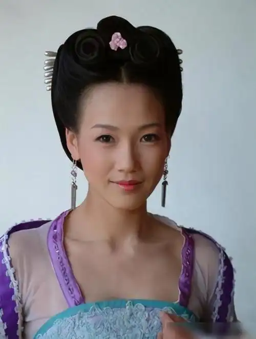 《至尊红颜》,张彤扮演王皇后,张本渝扮演萧淑妃