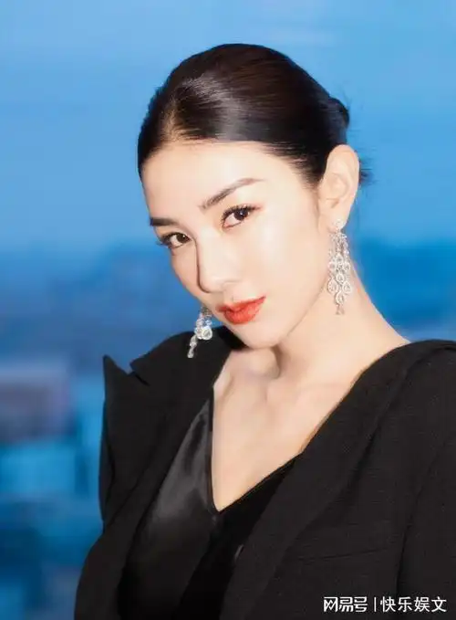 皮肤白皙年轻似18岁少女,感慨生活艰难机会少|张雨绮|许绍洋_网易订阅