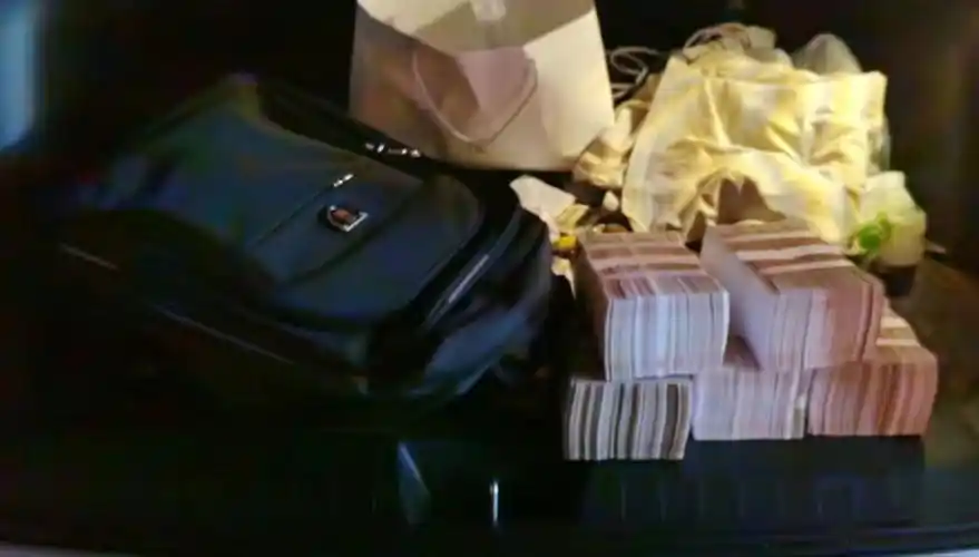 这个钱然而警方用了3个小时就追回一出门就被人抢劫取款50万元现金后