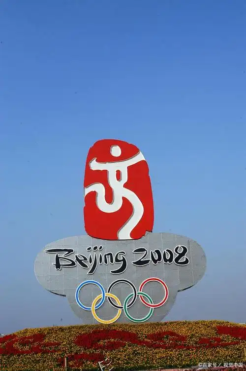 有个商人从落寞的船工到香港地产大佬,黑白两道无人