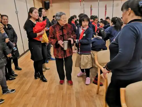 牵手夕阳红,温暖老人心