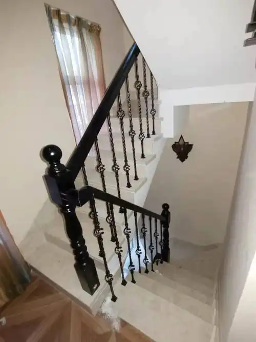 铁艺立柱实木扶手楼梯扶手