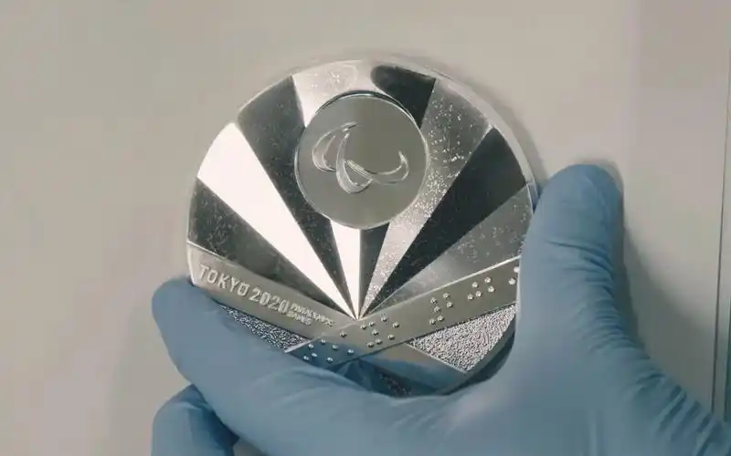 【全流程】一块2020年东京残奥会奖牌是如何制造出来的?