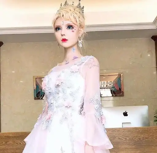 迪丽拉终于敢穿汉服精灵耳实力抢镜无美颜无滤镜照片让人意外