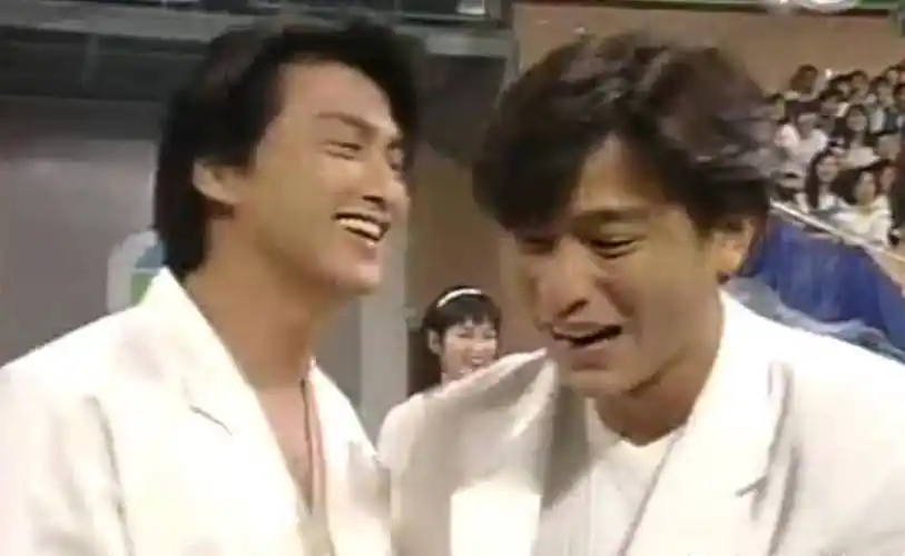 的确,何家劲确实因"展昭"一度红得发紫,甚至后期刘德华扮演展昭时都