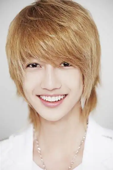 2,男生斜刘海长直发