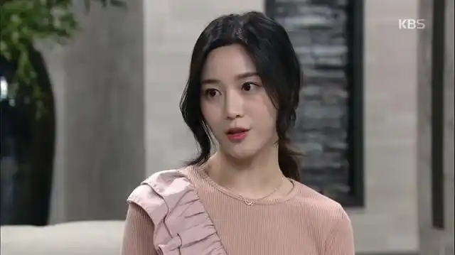 女演员李多寅和李侑菲是皇家后裔