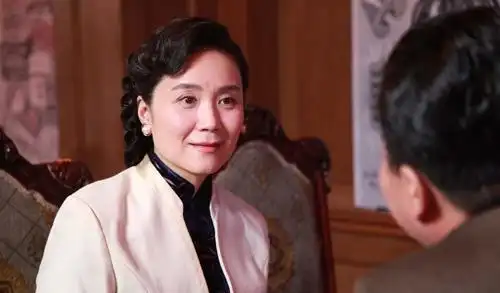 年的代当红星二代,息影出国陪家人,谁知偶遇中国剧组梅开二度_冯国强