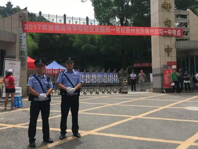 与考生同行 都匀公安全力做好高考服务措施