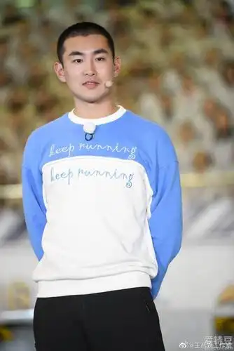 《奔跑吧》超硬核特辑王彦霖主场作战传承鞍钢精神