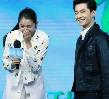 关晓彤想要嫁给李易峰夸其很帅眼睛内双