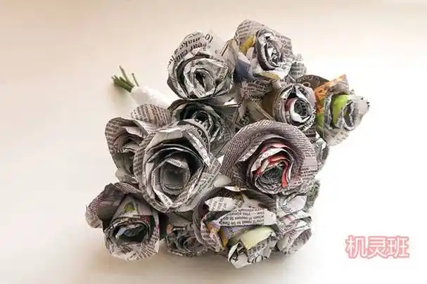 用就报纸制作花朵的方法和步骤9,一束报纸花就完成了,废物利用旧报纸