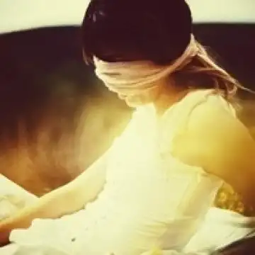 捂住眼睛是不是就不会受伤