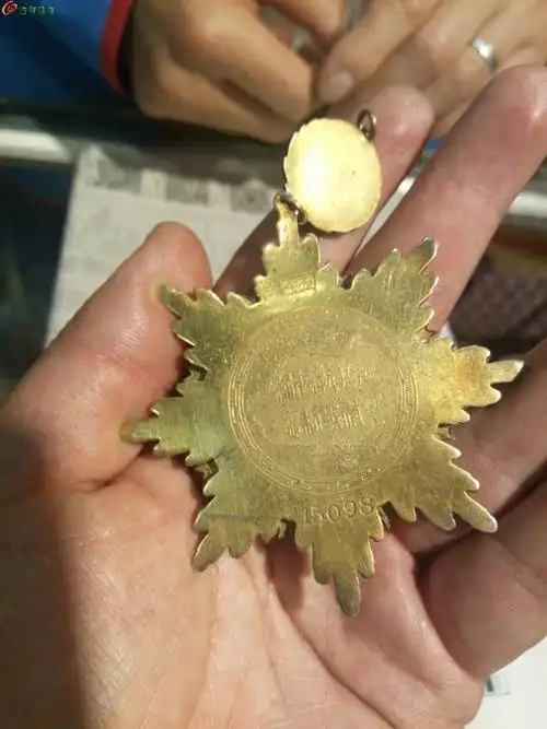 抗战八年胜利勋章～蒋中正头像～品项超美金水足