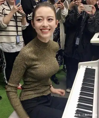 性感美女吉娜爱丽丝