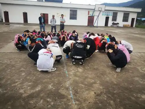 石鼓镇格子完小地震演练简报