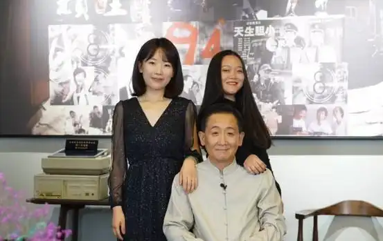 梁天老婆个人简介("双面"梁天:替哥揽下百万巨债,二婚妻子无怨陪伴)