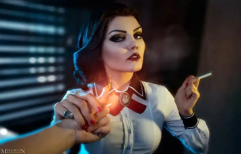 俄罗斯美女cos《生化奇兵3》伊丽莎白 完美还原