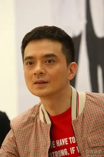 黄耀明北京个唱诚邀老狼将拥抱造型最出位歌迷