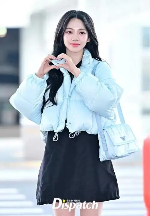 d社爆料称,知名女团爱豆与演员恋爱,网友:第一天约会就被拍了|朴信惠