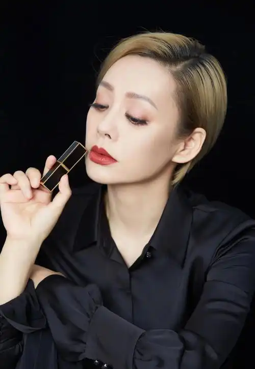 演员宁静两段失败的婚姻50岁不再纠结结不结婚