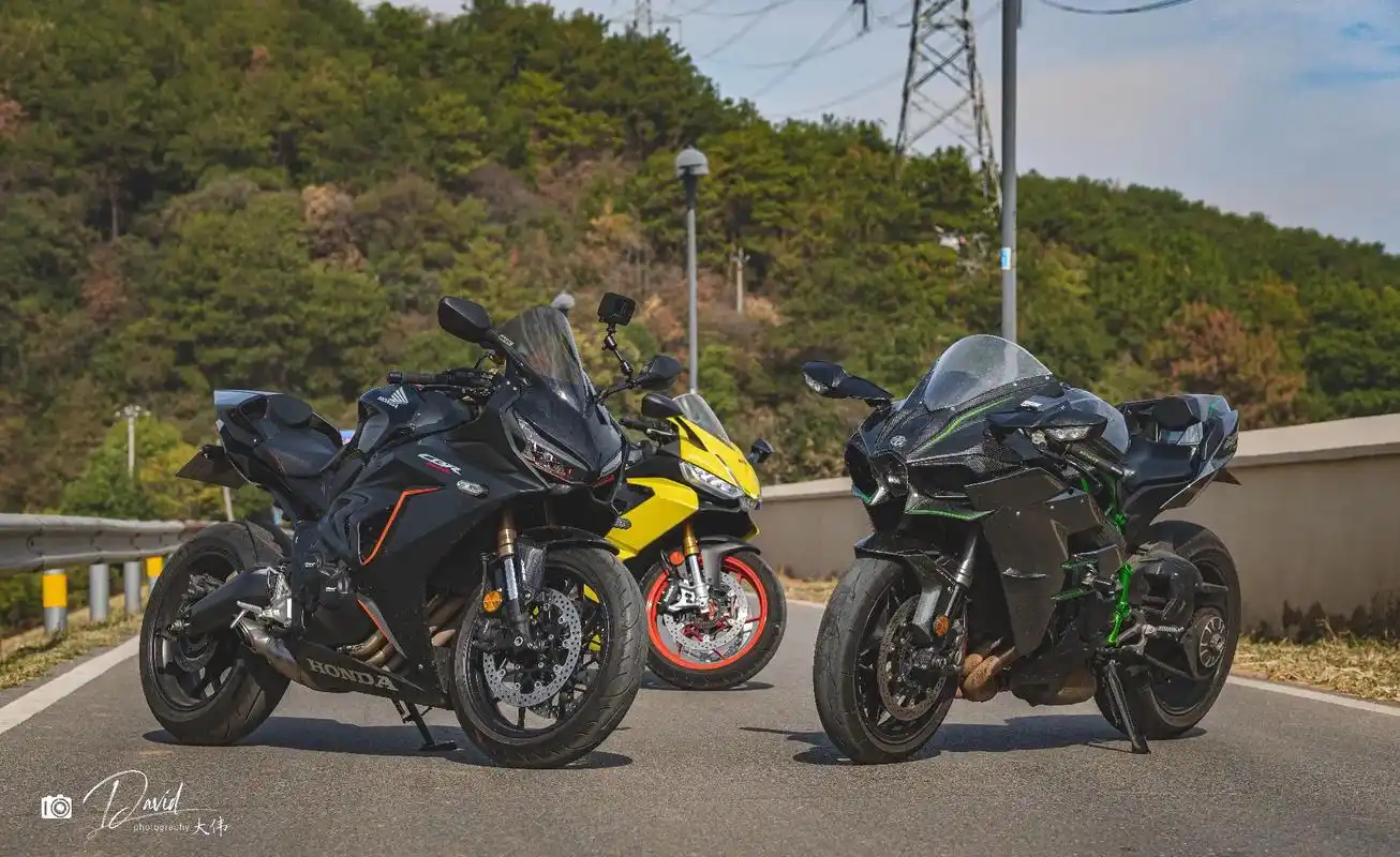 一个比一个重量级.#机车摄影 #男人的玩具#川崎h2 #rs - 抖音