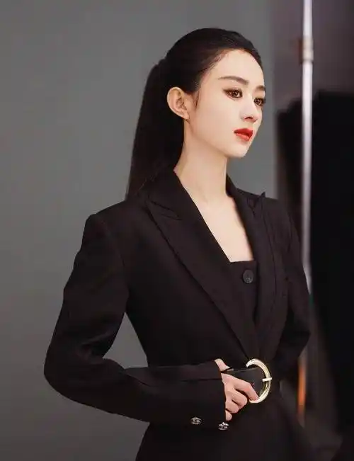 赵丽颖最新代言时尚大片,高马尾配黑西装,霸道女总裁范太强了!