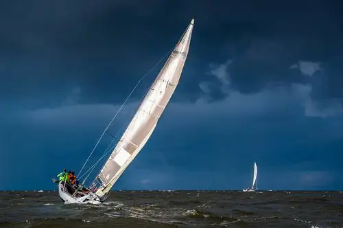 photo sea waves yacht sailing