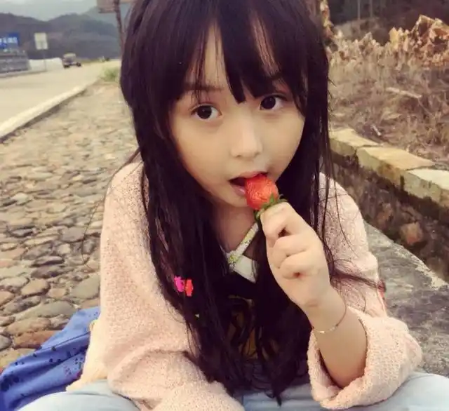 第二名,夏天(poppy) 出生于台湾的夏天是中加混血儿.