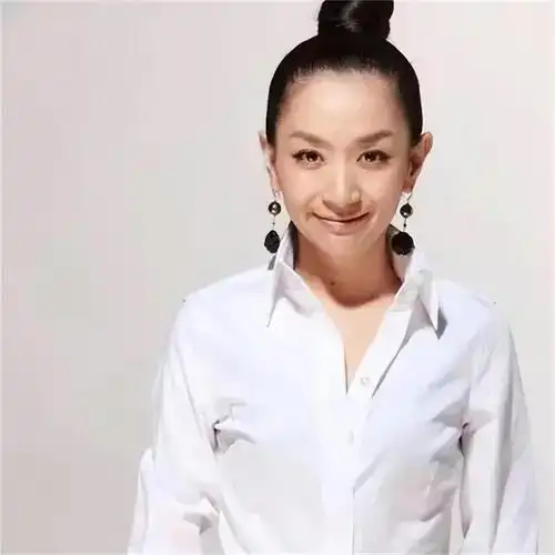 说到北京电视台生活频道的著名主持人王芳,相信大家都不陌生,她主持