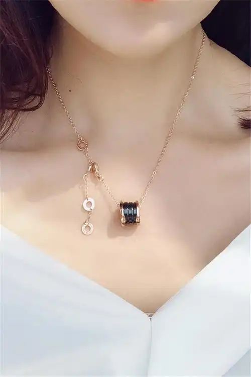 韩版黑陶瓷项链钛钢小蛮腰红人弹簧吊坠女锁骨链简约玫瑰 strong>金毛