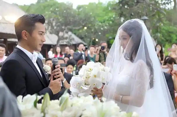 "不老男神"有多假?满脸皱纹,发福发腮,生图揭露"人间真实"