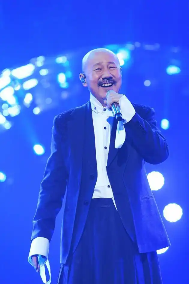 来自内蒙古大草原的艺术家腾格尔[微博]震撼加盟,并演唱了个人代表作