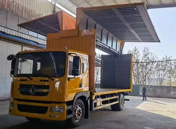 飞翼车就是那种侧面有翅膀一样的门的货车,可以让货箱的侧面完全打开