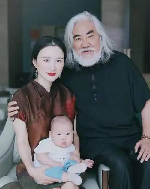 杜星霖,这个名字你可能不太熟悉,但是她的丈夫张纪中你应该听说过.