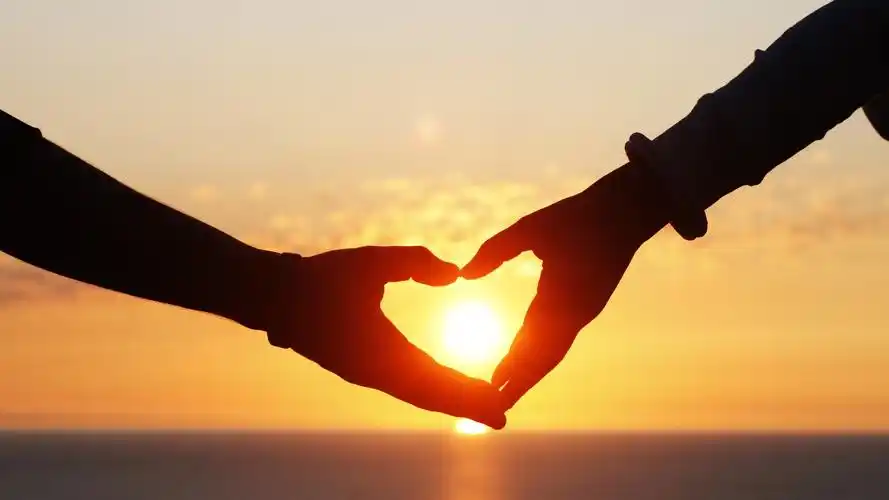 日落 夕阳 爱 浪漫 心形 手 情侣手势图片壁纸(小清新静态壁纸) - 静