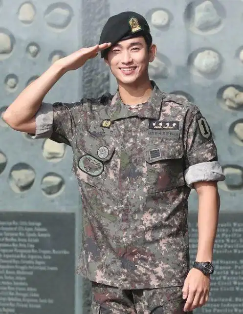 都教授回来啦!韩国演员金秀贤7月1日正式退伍