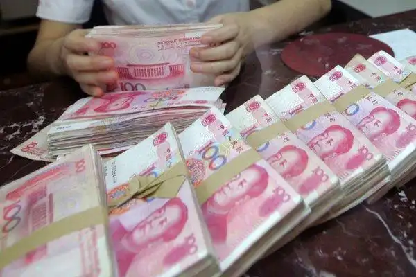 它坚持这是一次性的调整,目的是为了让人民币对美元的汇率更真实反映