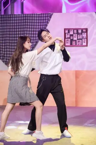 程潇王一博合照