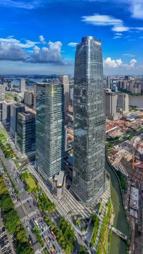 金融中心和垂直高度320米,67层,阶梯级数1742级的广州汇金中心举行