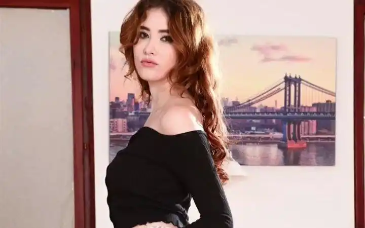 俄罗斯新生代女星姬莎佛杂gishaforzains发布性感居家照