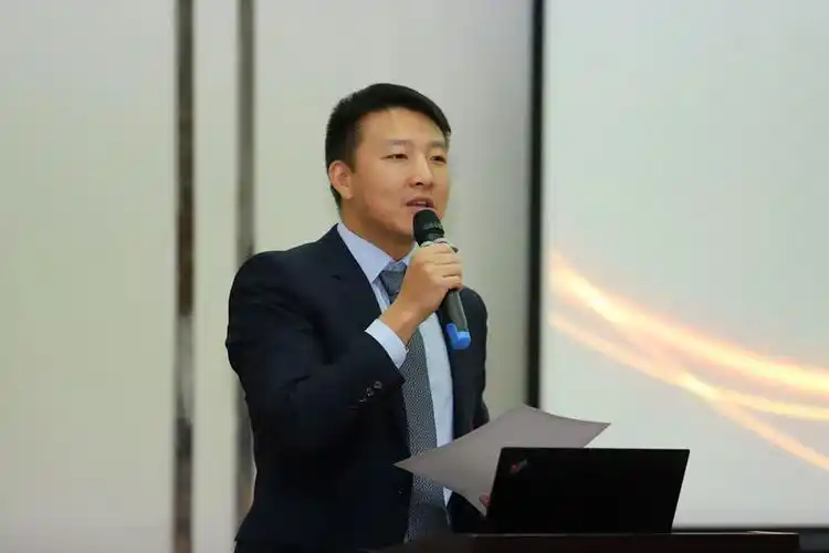 程成老师主持论坛.