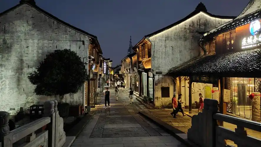 夜幕降临下的嘉兴月河历史街区,藏在现代都市里古色古香的美景