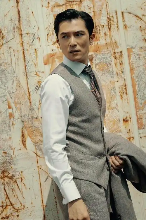 是男星邱泽新婚3个月后的第一次开工,去年(2021年)12月10日,邱泽与