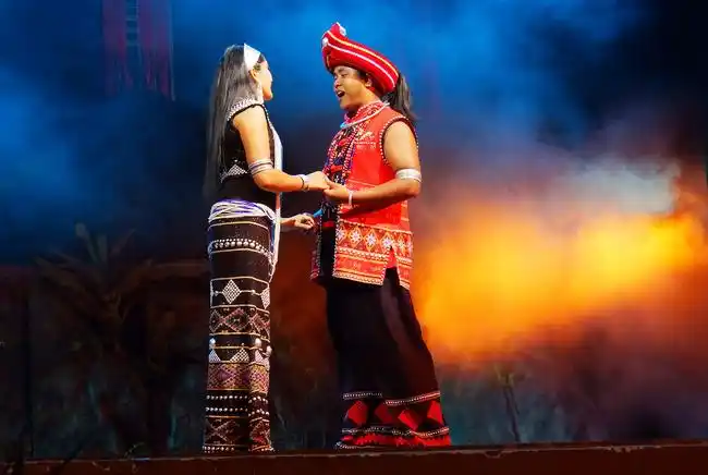 佤族人民对此有深刻的体会,所以,他们以发自内心的感情,来高唱这首歌.