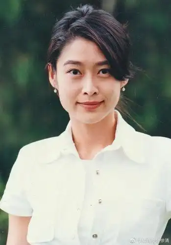 90年代初香港影坛"四大名旦"之一,因身材高挑和外貌出众坐拥"亚洲第一