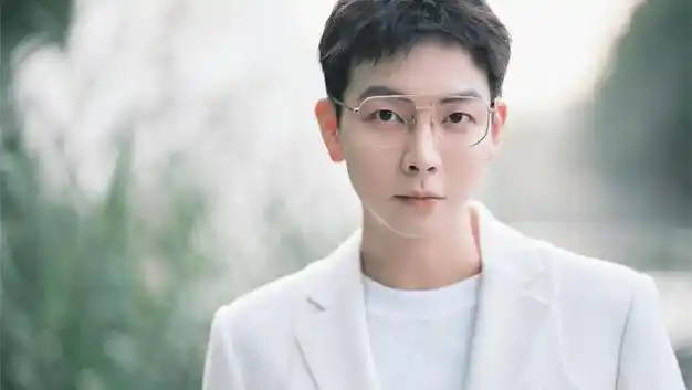 胡夏为什么不可能娶金晨她的年龄没有优势资源也不是特别好