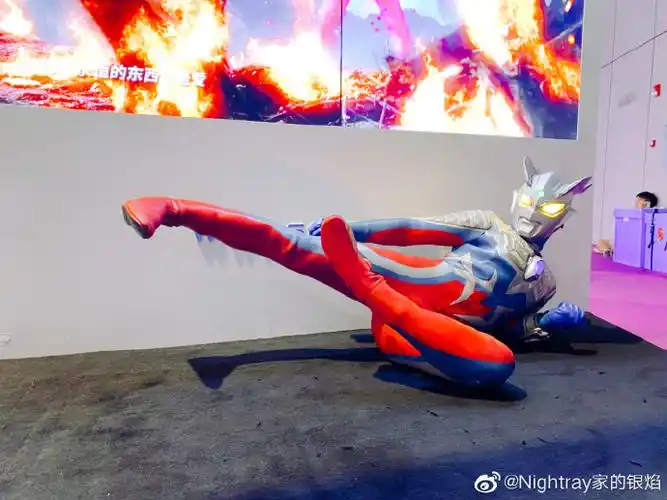 赛罗奥特曼#我要拿9宫格来给大家看看今日的赛罗飞踢!