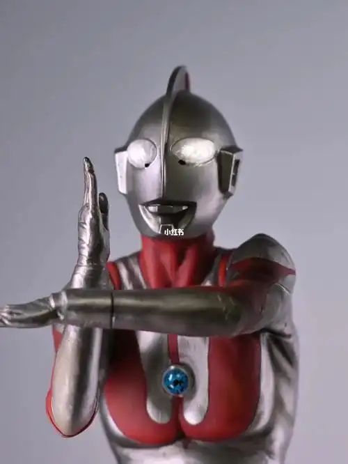 不知道为啥最近拍证件照上瘾#奥特曼  #大人也要玩玩具  #证件照